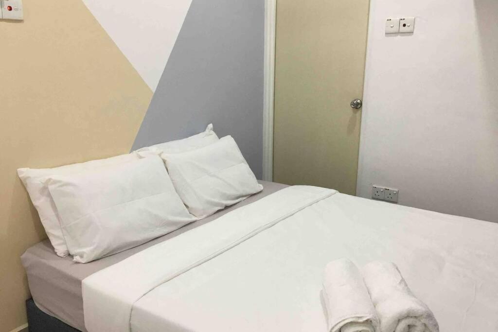 Villa 22Pax :Taman Pelangi Party House Nearby Midvelly Johor Bahru Exterior foto
