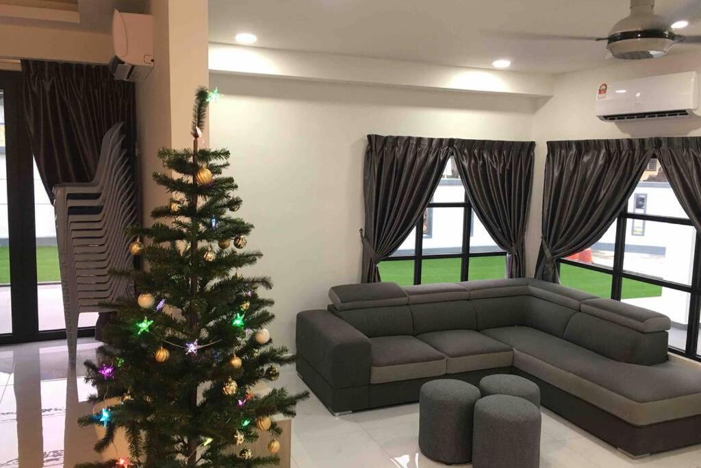 Villa 22Pax :Taman Pelangi Party House Nearby Midvelly Johor Bahru Exterior foto