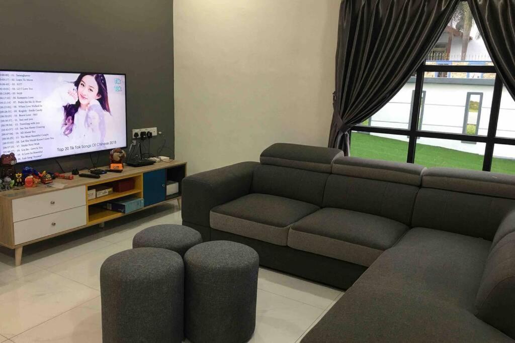 Villa 22Pax :Taman Pelangi Party House Nearby Midvelly Johor Bahru Exterior foto